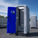 Neues chemisches WC mit Anschlussventil und Handwaschbecken – Bild 3